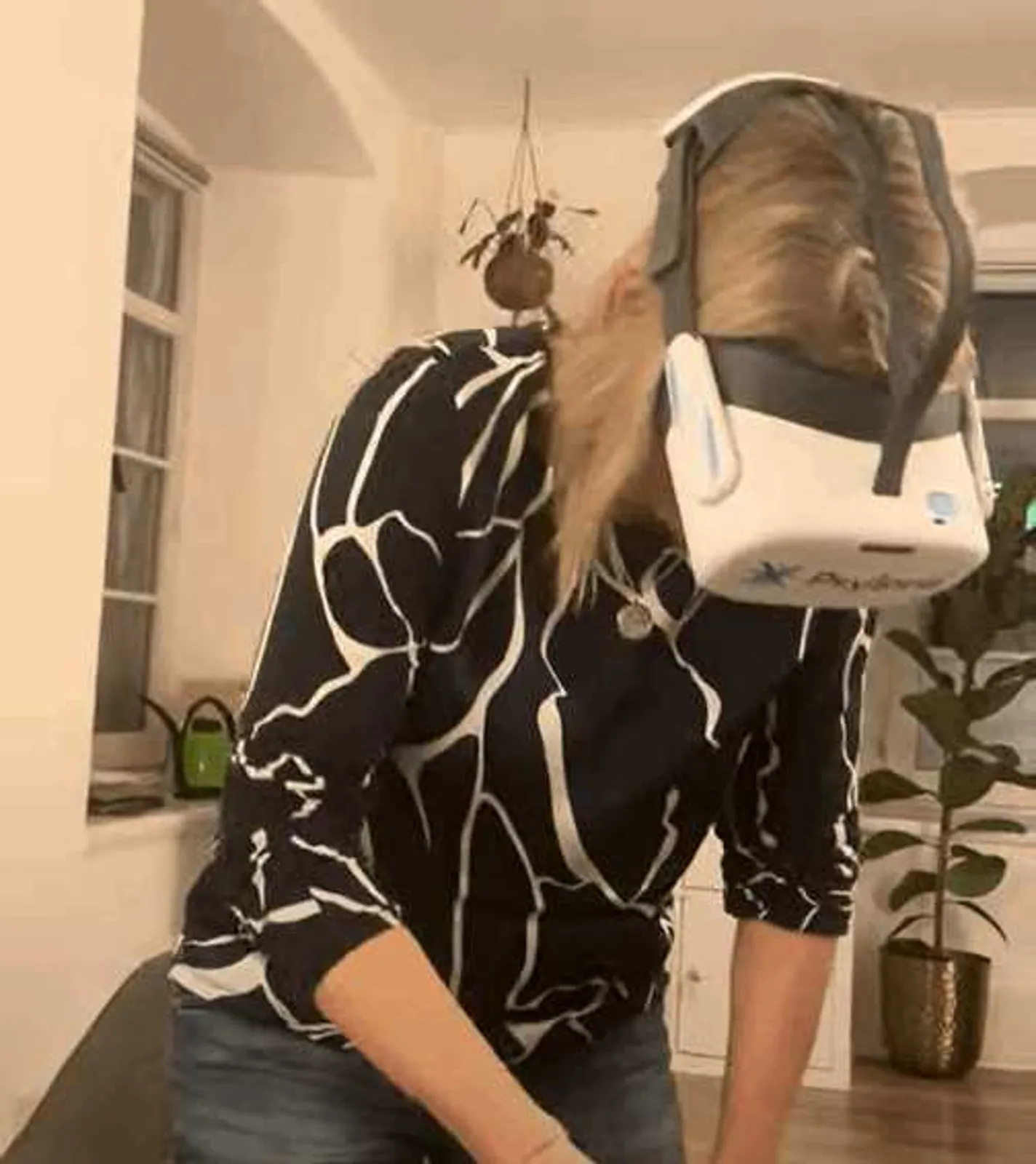 Klientin mit VR-Brille während einer Expositionsübung.